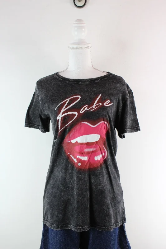 Vintage Babe T-Shirt (M)-- Chenille Blend Fleece Blend Nylon Blend