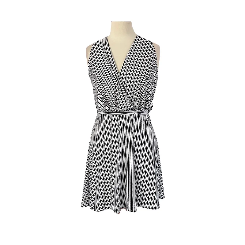 Mango Black And White V-Neck Sleeveless Knee Length Dress | Like New | Tunics Solid Classic