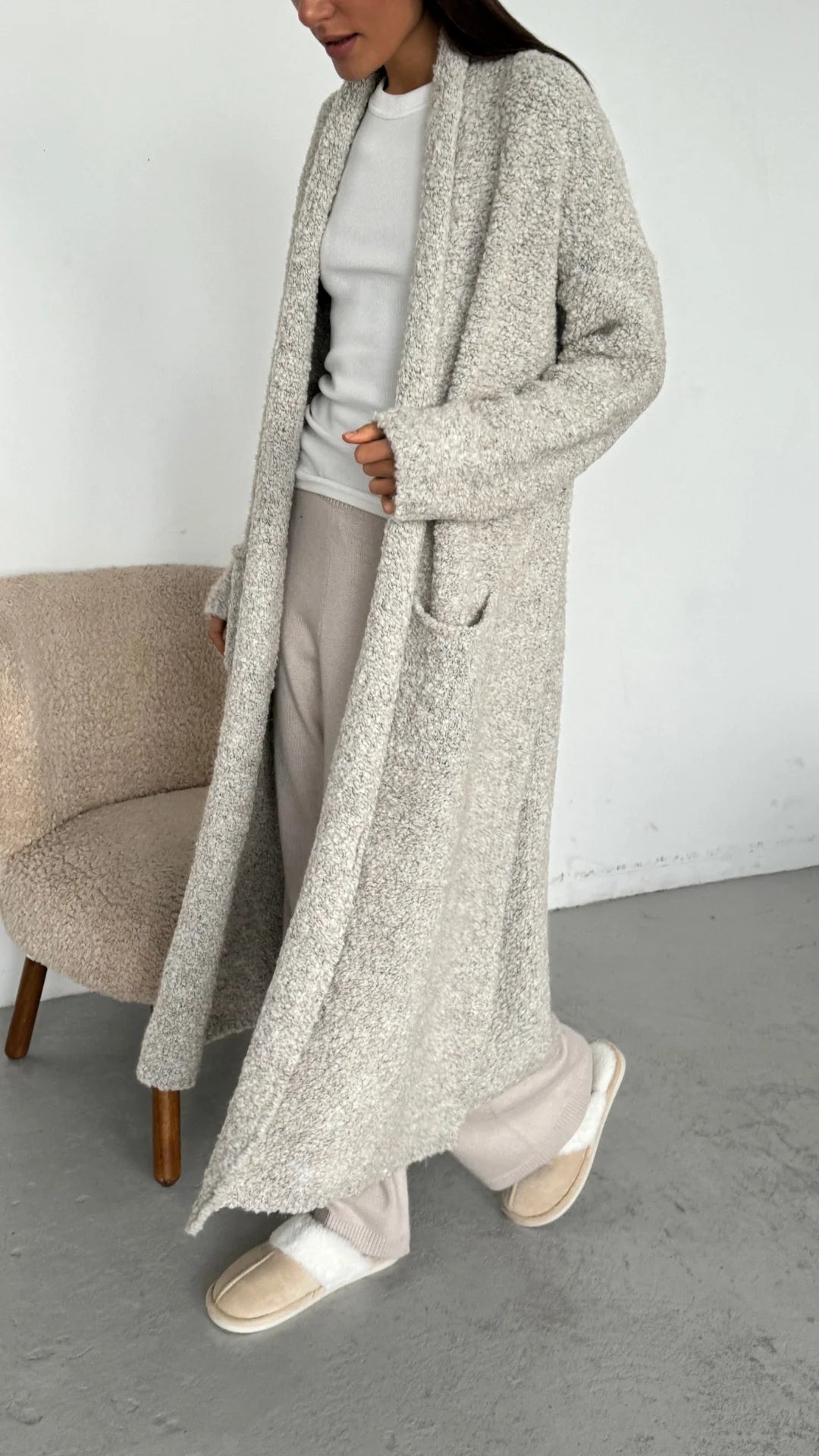 Lyra | Cardigan Solid Print Embellished